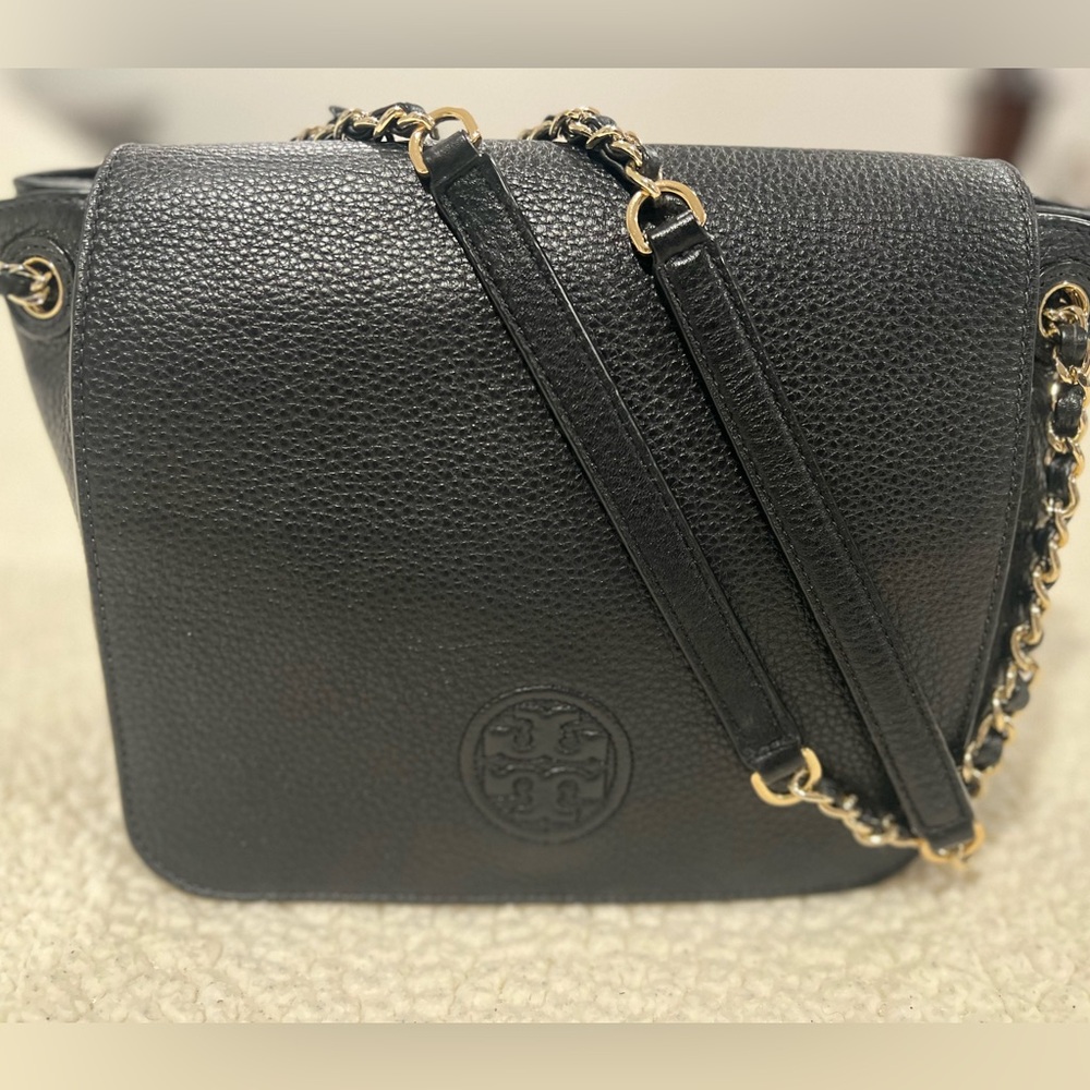 Tory Burch black bag,shoulders/crossbody adjustable chain straps,good condition